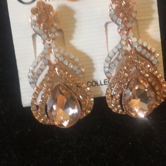 Leaf Drop Earrings Peachy Color - Picture 2 of 7
